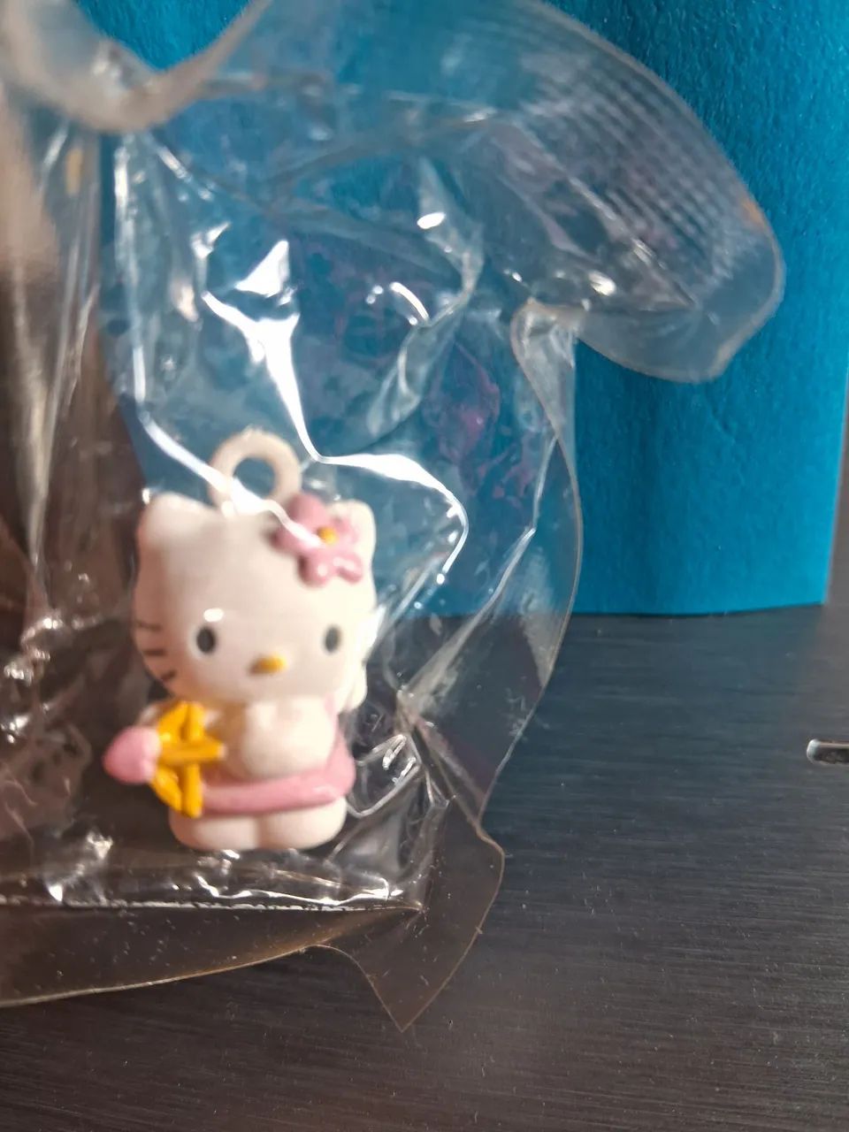 Miniatura Hello Kitty com Arco Raridade