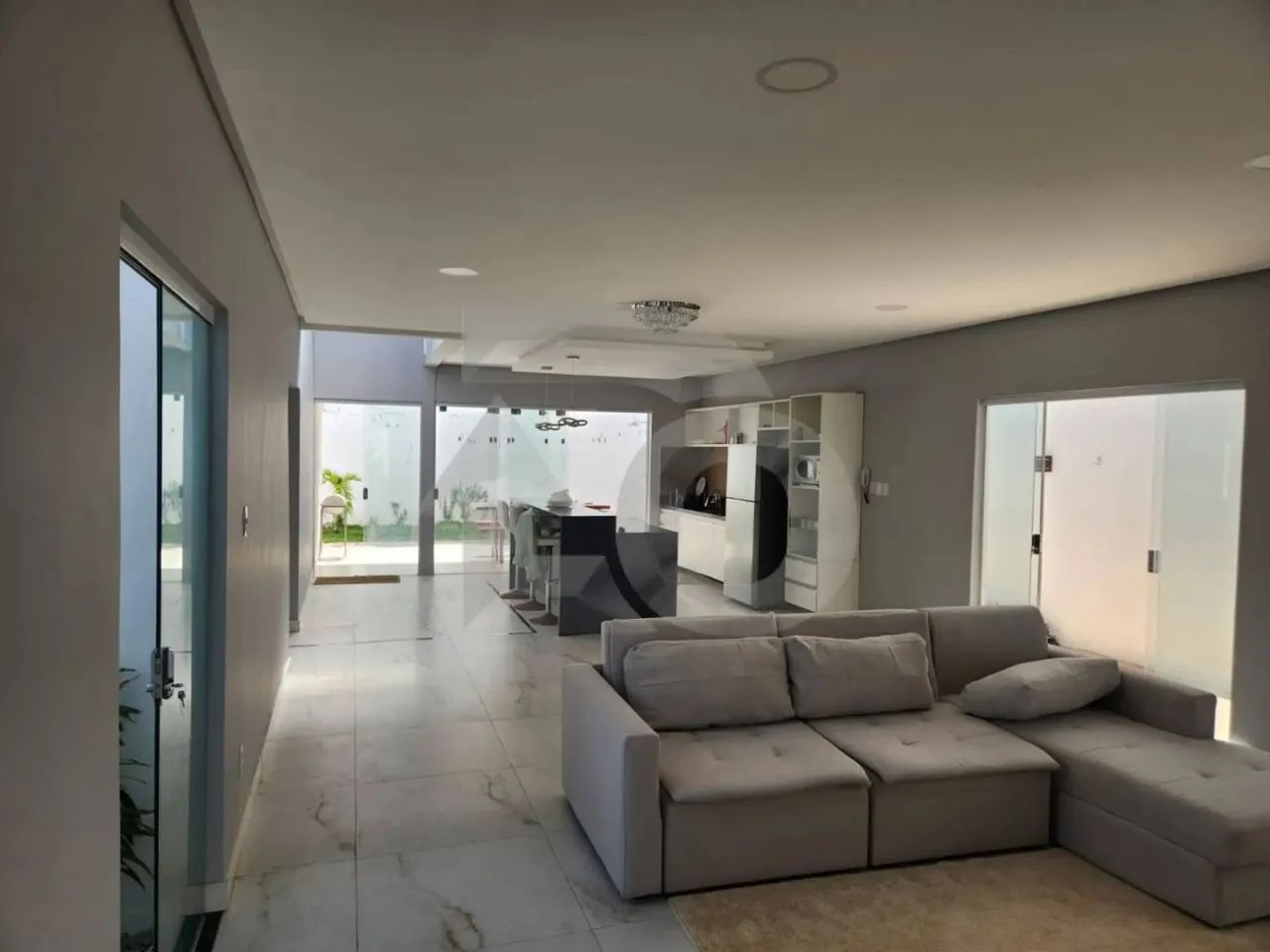 Casa no Bairro Coroa do Meio com 5 Quartos e 4 Banheiros