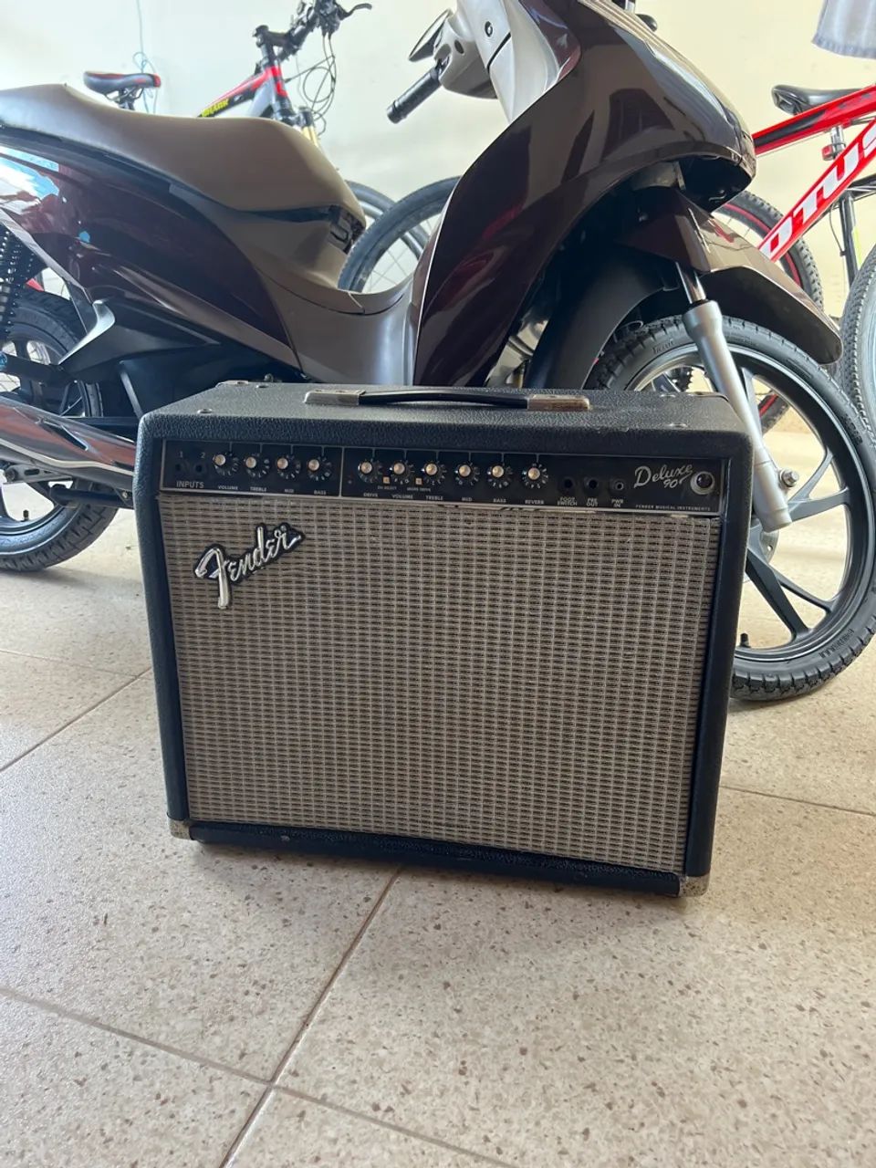 Amplificador Fender Deluxe 90w (relíquia) - Foto 3