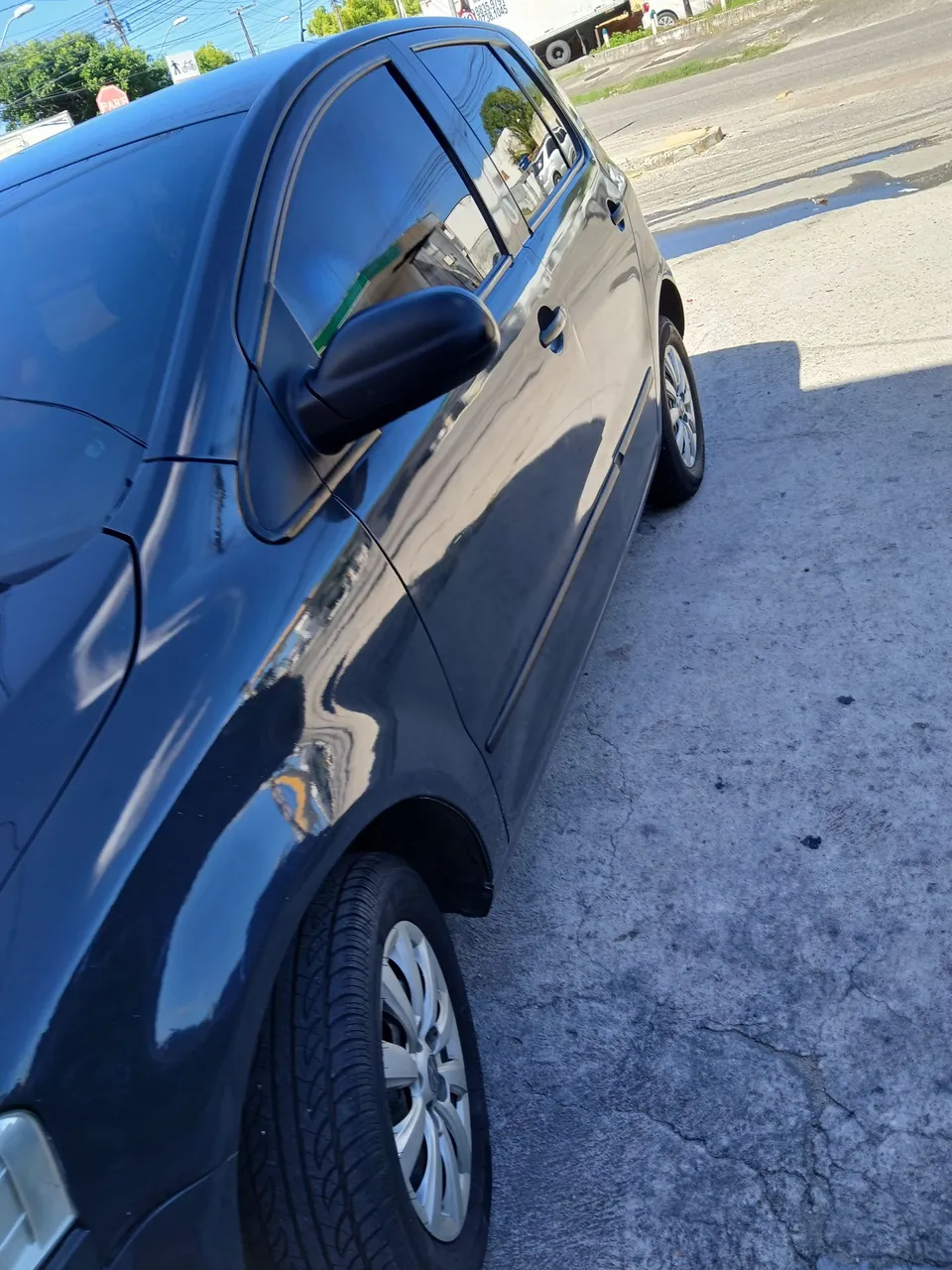 Carro cinza . Bem conservado