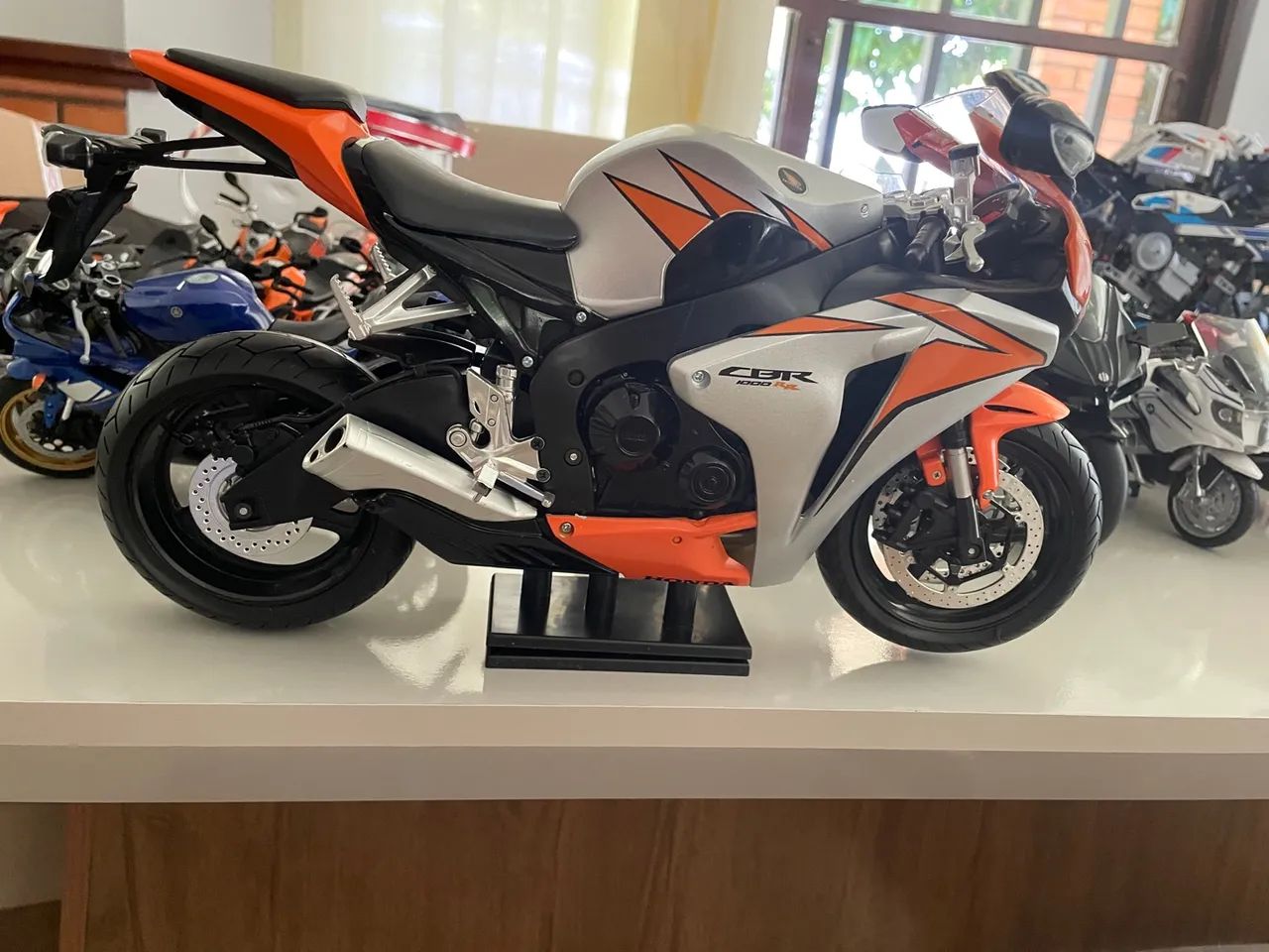 Miniatura Honda CBR 1000RR 1:6 NewRay ------PROMOÇÃO