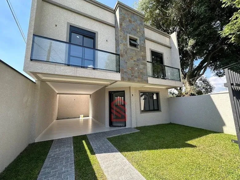 Excelente Sobrado à Venda em Santa Felicidade, Curitiba-PR! 3 Quartos, 1 Suíte, 2 Salas, 2