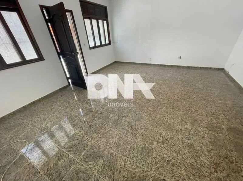 Casa de Vila - / Residencial / Humaitá