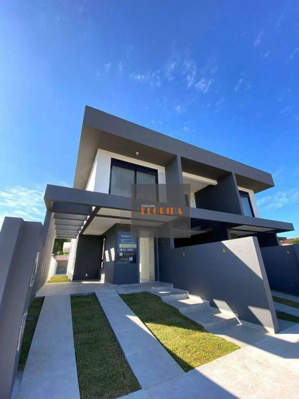 Casa nova com 3 suítes em loteamento planejado no Campeche