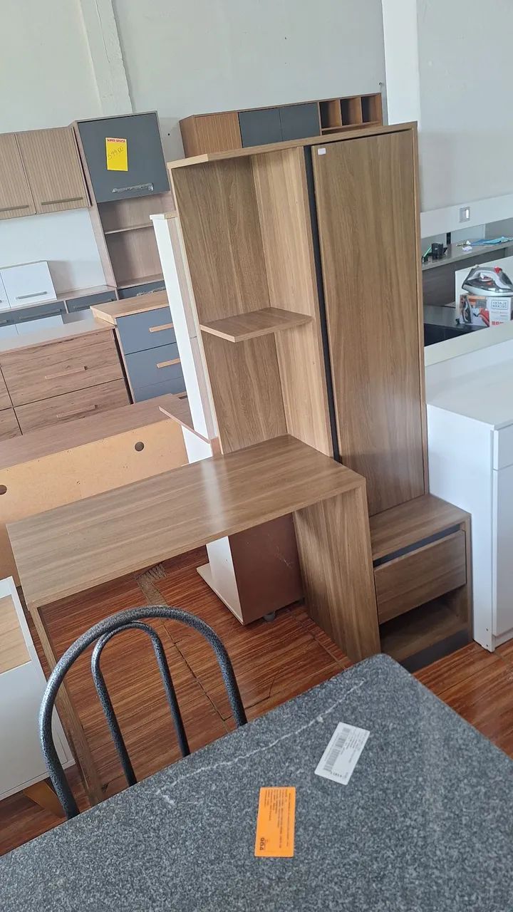 Mesa de computador c/armário 