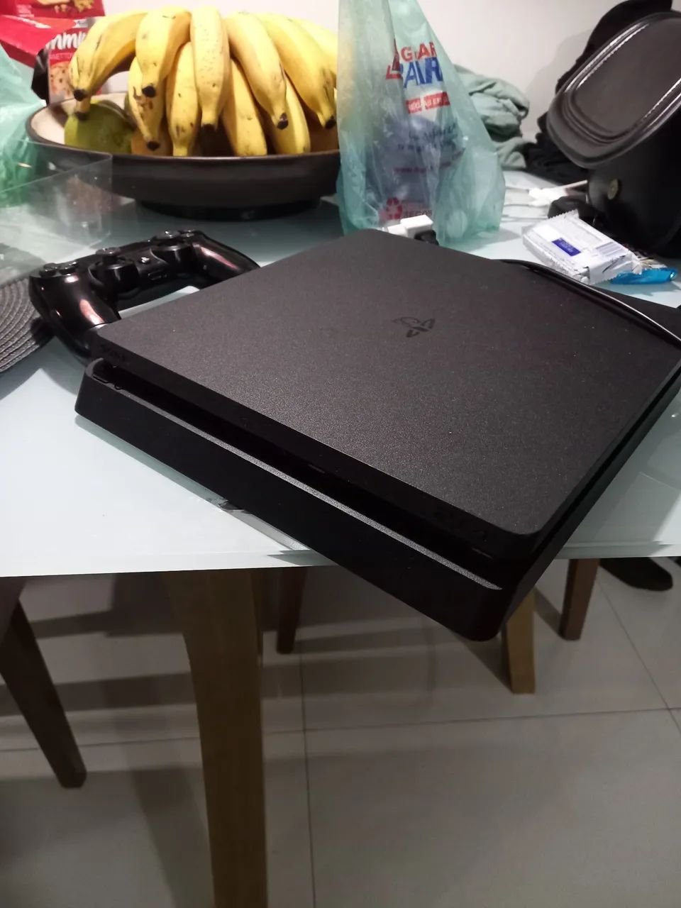 PS4 SLIM 1 TB 2 games, 1 controller64313242044163122