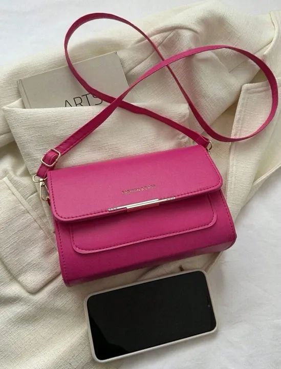 Bolsa de ombro rosa. 20 cm de comprimento