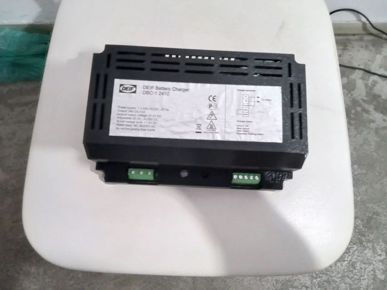 Carregador de Bateria DEIF DBC-1 2410 - Foto 2