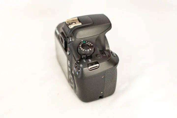 CAMERA REBEL T6 ( SÓ CORPO ) 2 BATERIAS , CARREGADOR E CARTÃO 32G - Foto 7