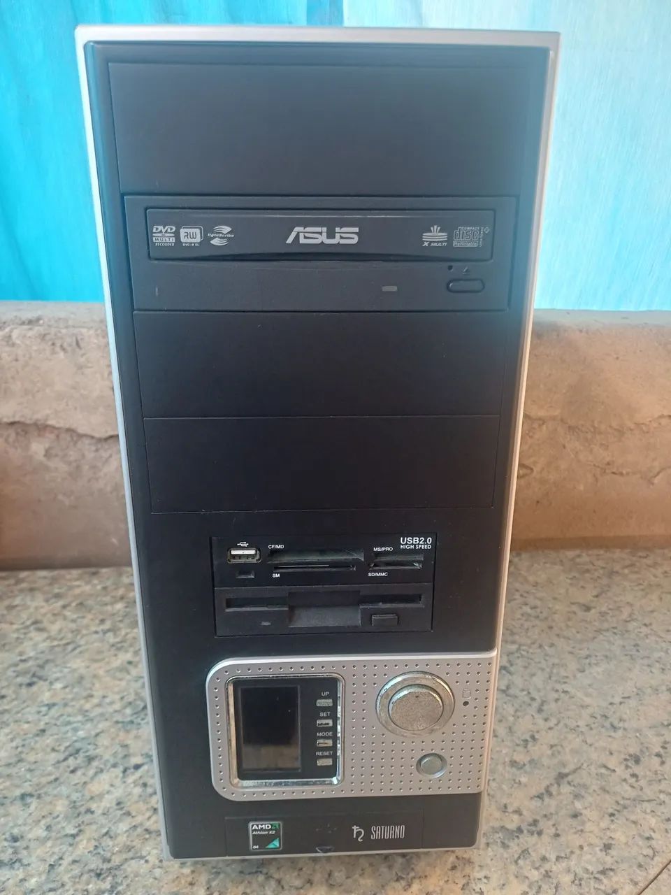 Gabinete de PC Saturno com visor de temperatura da placa mae