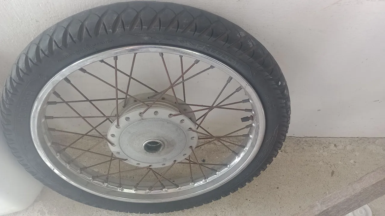 Roda de Moto Aro 17 com Pneu