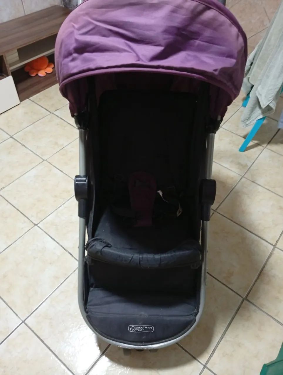 Carrinho de Bebê - Dobrável e Leve com guarda sol. - Foto 2