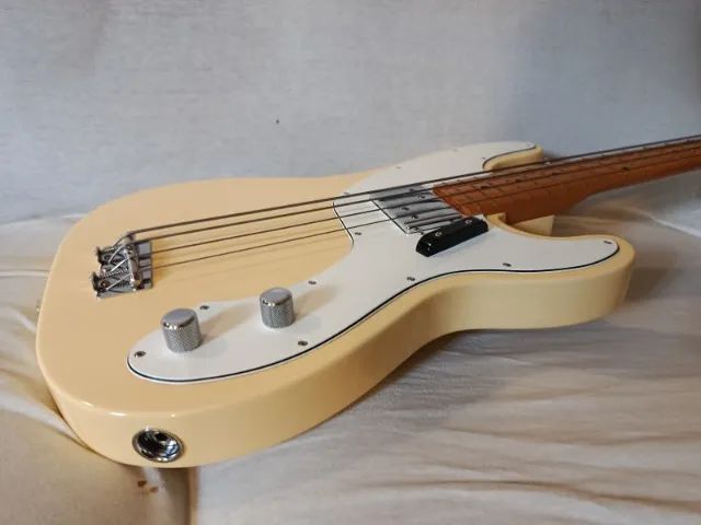 Baixo Fender Vintera II 70s Telecaster Bass - Instrumentos