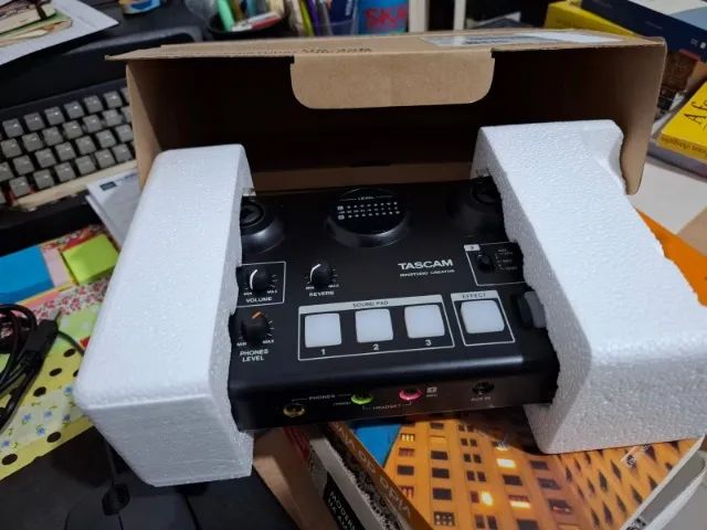 Interface de Áudio MiniStudio Creator TASCAM US-42B - Foto 4