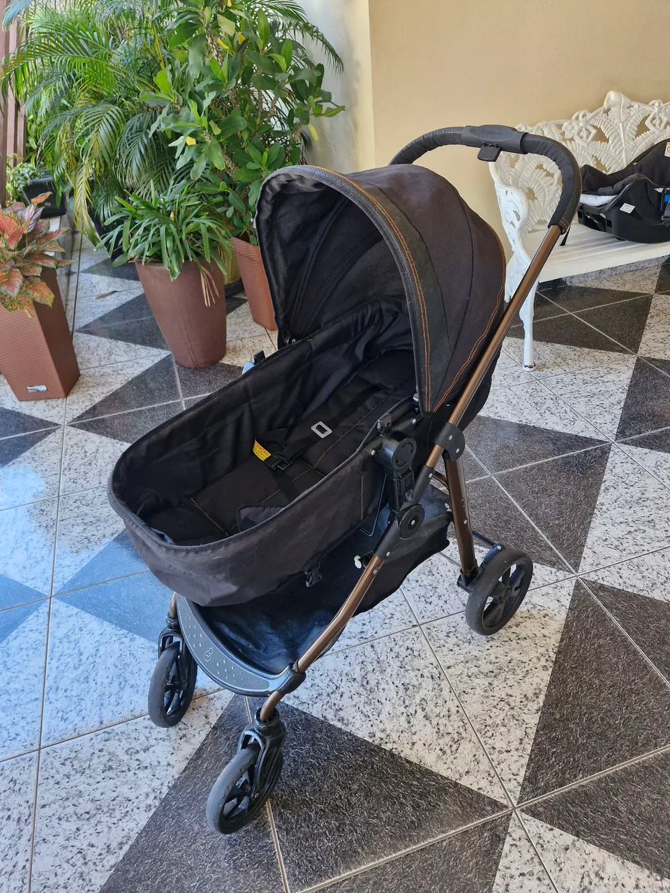 Carrinho de bebê + bebê conforto