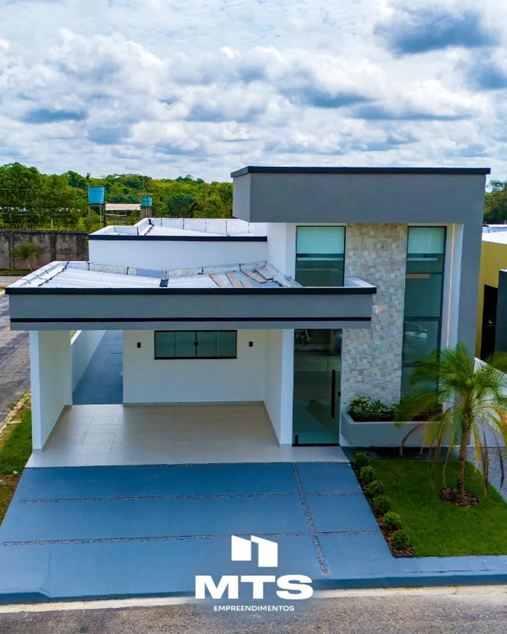 CASA TERREA EM CONDOMINIO FECHADO LINDA