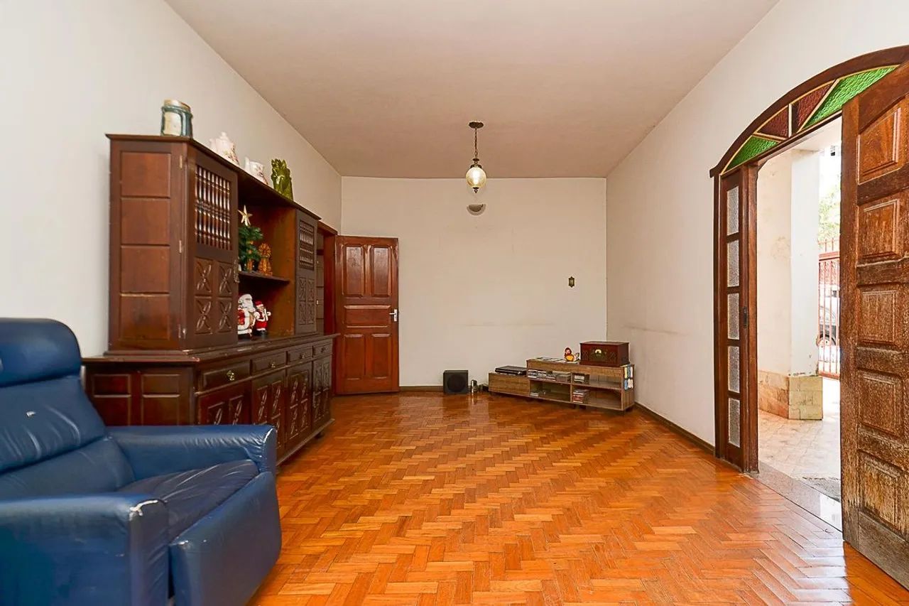 Casa à Venda - Santa Inês, 6 Quartos, 250 m2
