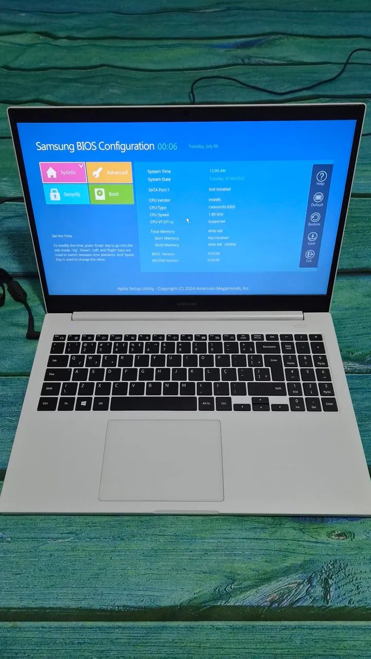 *Leia*Notebook Samsung Book NP550XDA intel 4GB Peças - Foto 2