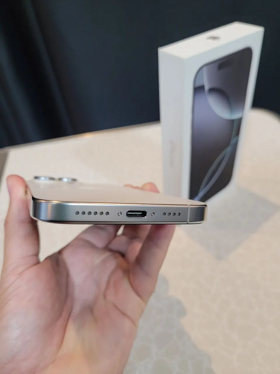 iPhone 16 Pro Max - 256GB Branco - e-Sim - Foto 2