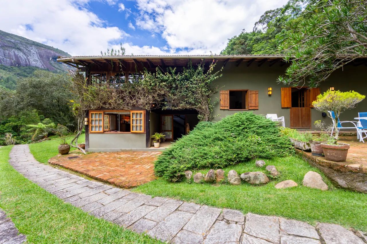 Casa com 5 quartos em condomínio em Araras, Petrópolis.