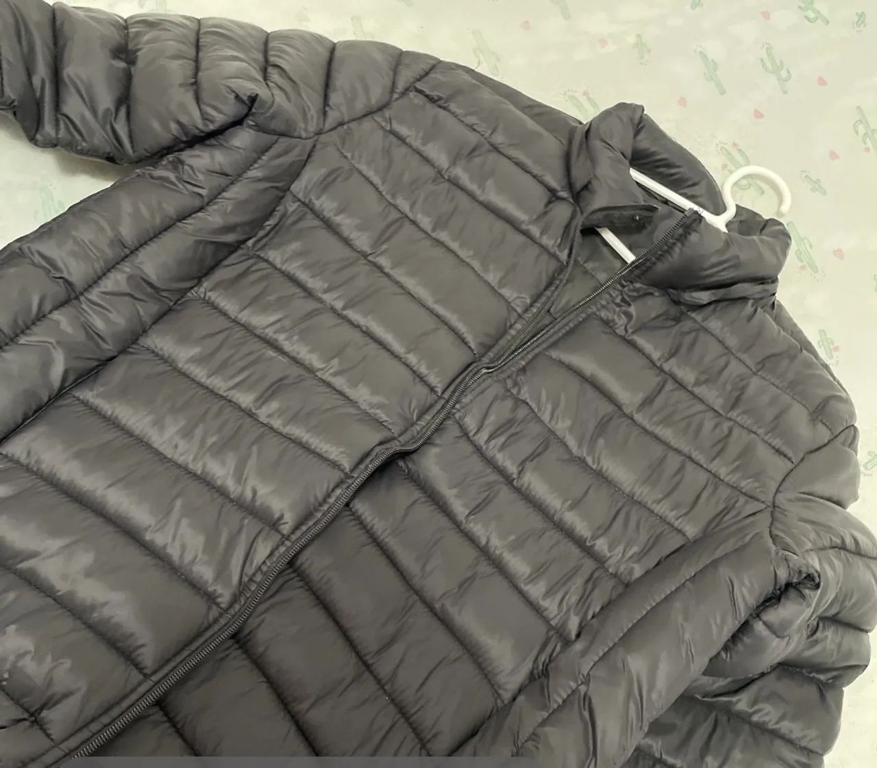Jaqueta Puffer Preta Masculina / Feminina - Leve, Acolchoada e Quentinha