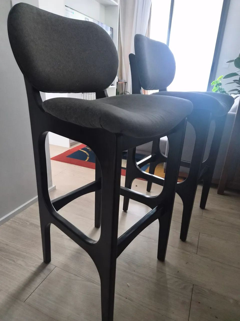 Bancada de Madeira + 2 Banquetas - Foto 4