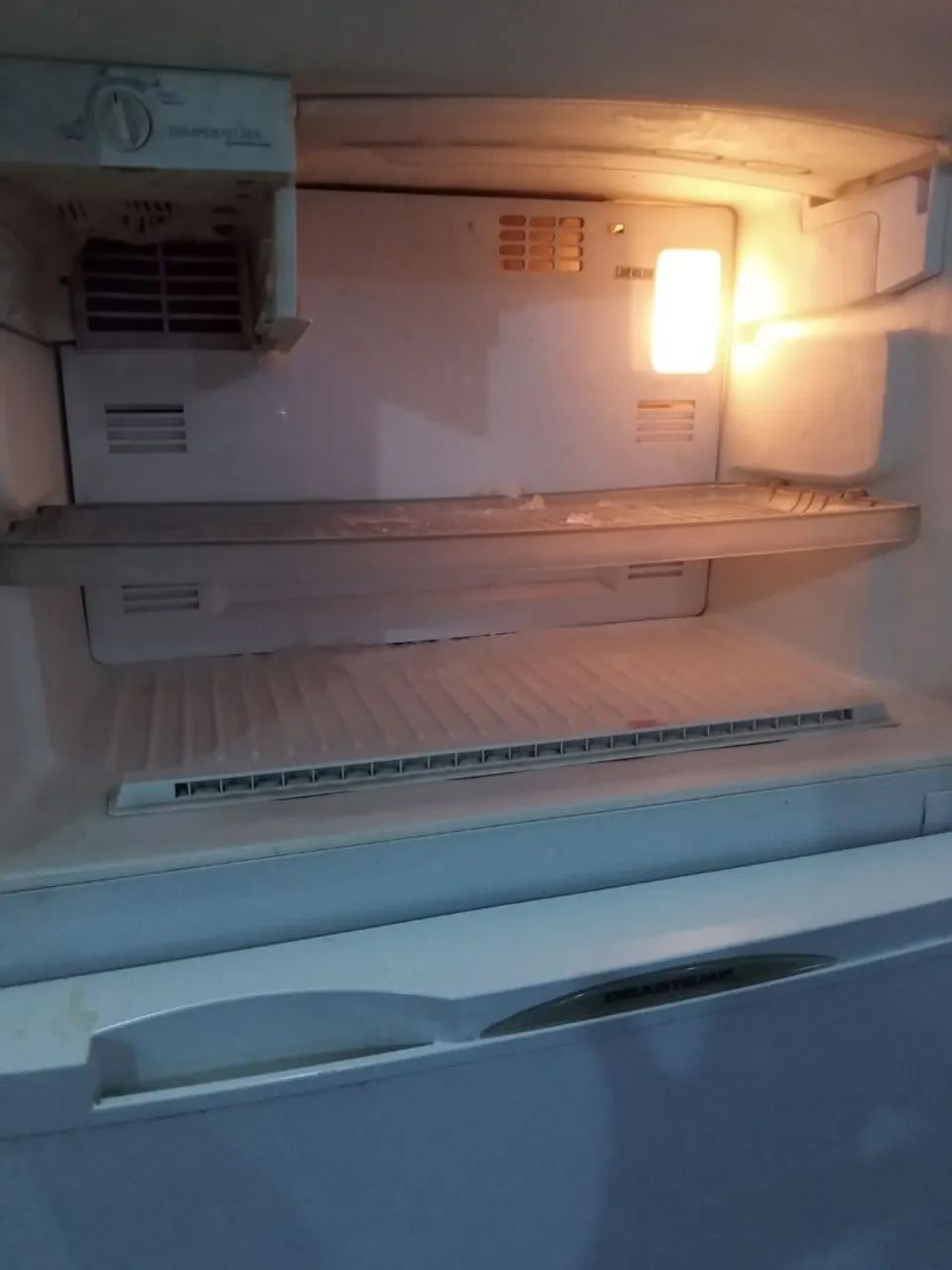 Vende se geladeira 