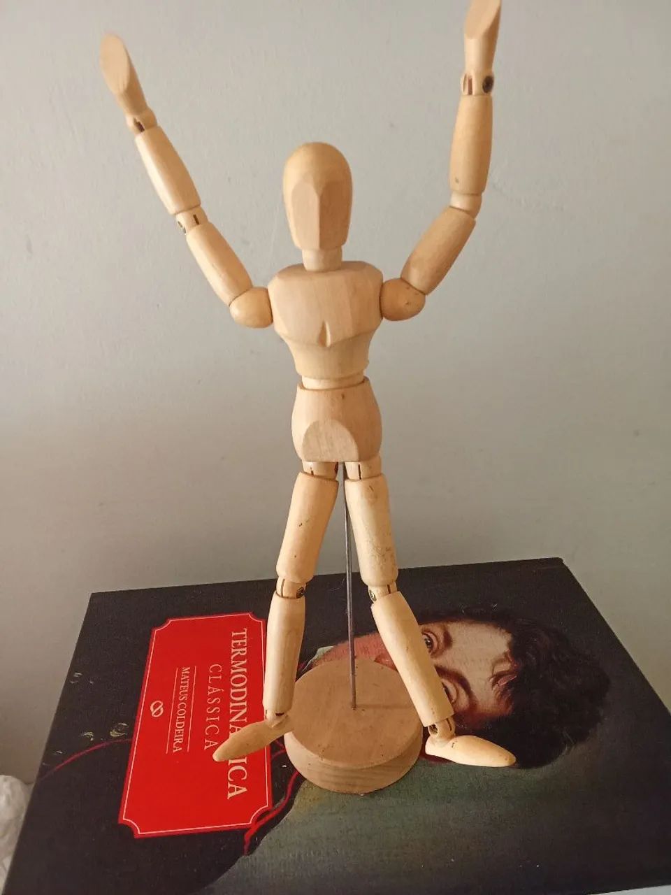 Boneco de madeira articulado - Foto 3