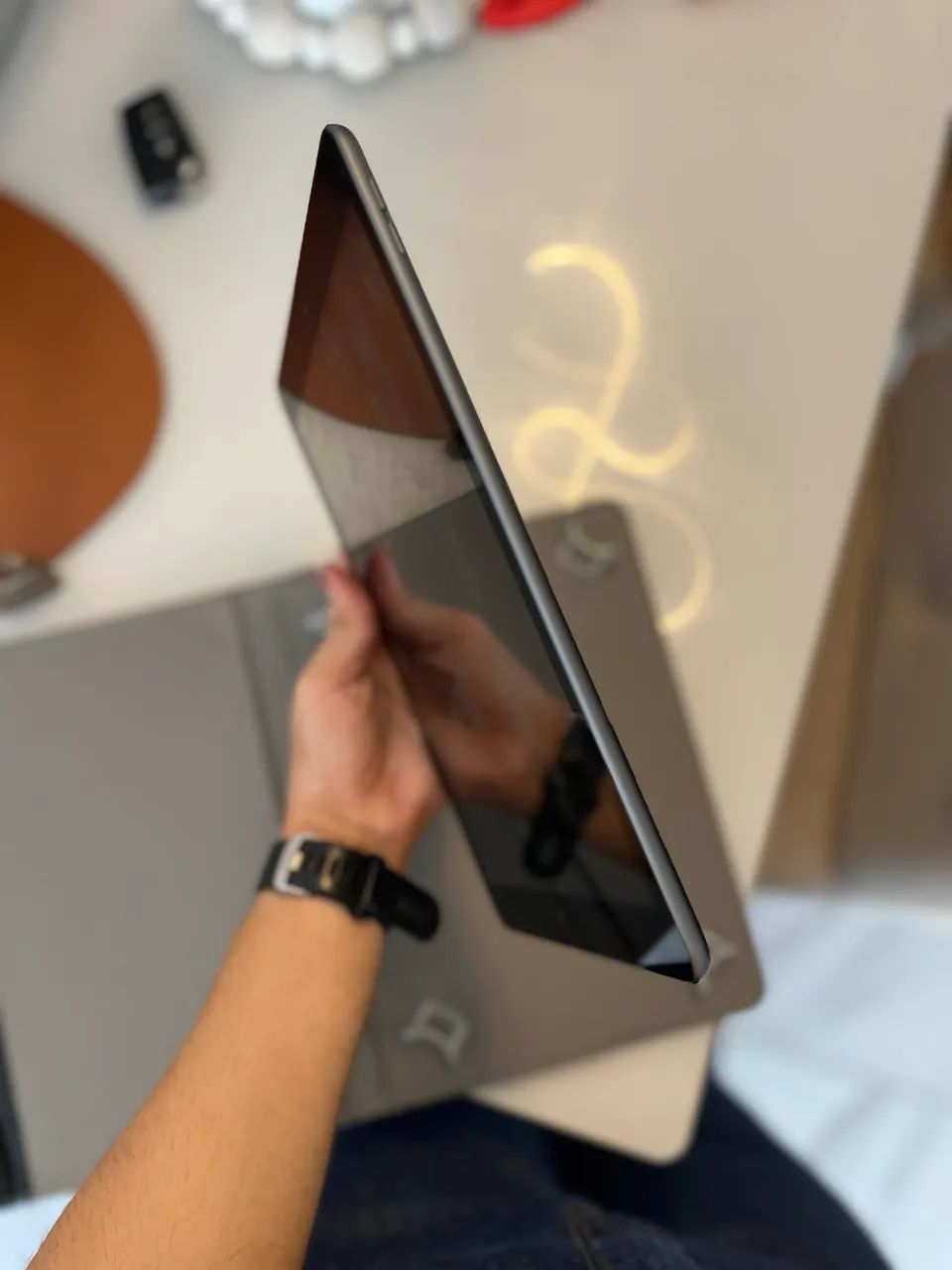 iPad 9 64GB - seminovo com case e caixa  - Foto 2
