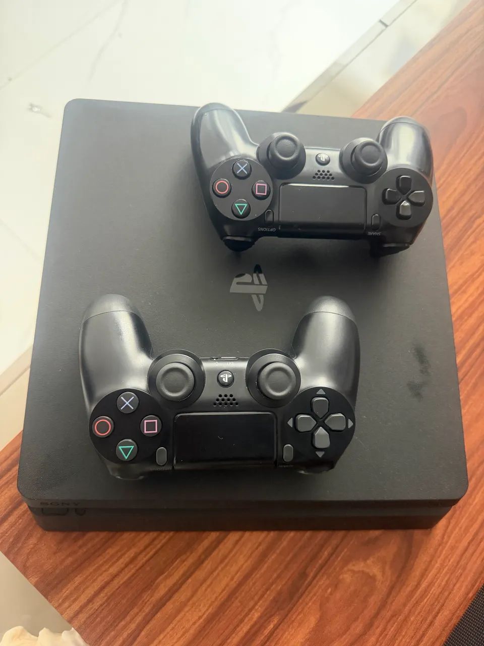 PlayStation 4 1TB com 2 manetes - Foto 4