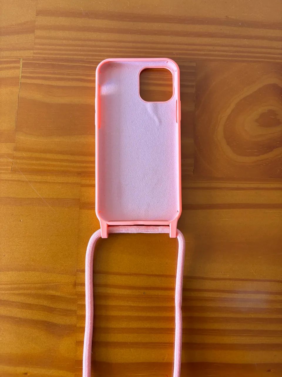 Capinha Rosa com Cordão para iPhone 12 / 12 Pro - Foto 3