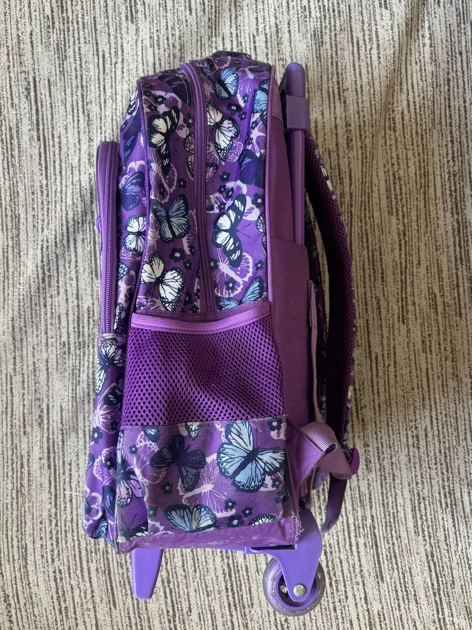 MOCHILA DE RODINHAS ROXA BORBOLETA - Foto 4