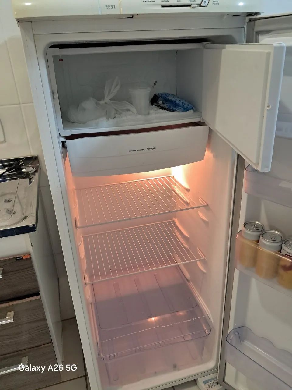Venda Geladeira semi nova - Foto 4