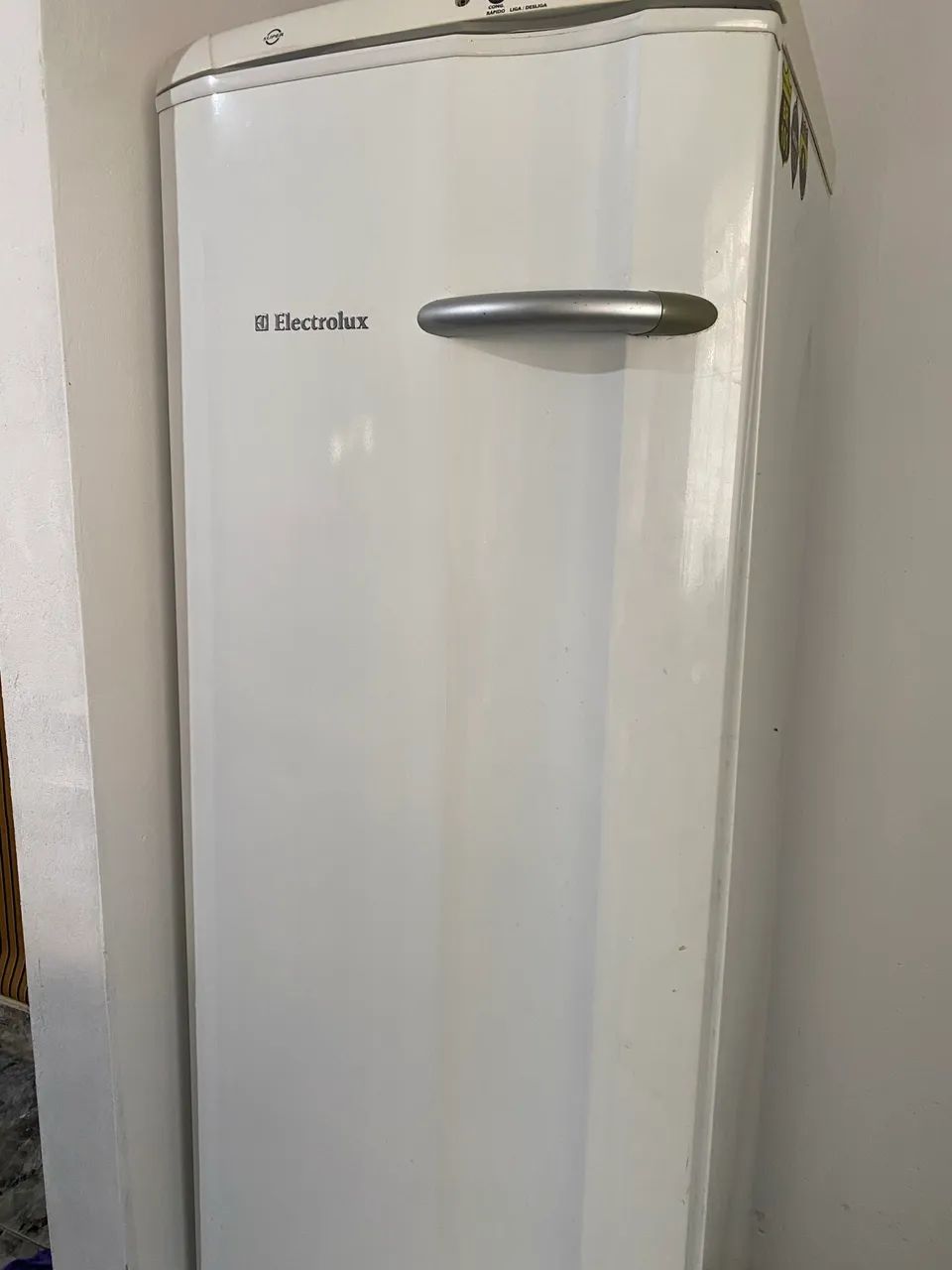 Freezer vertical Eletrolux 