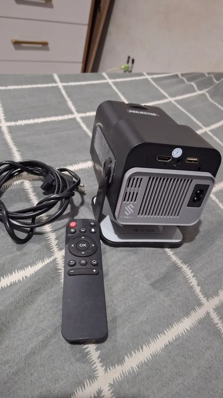 PROJETOR PORTÁTIL FULL HD + Wi-Fi + Android - Chega de TV Pequena - Foto 2