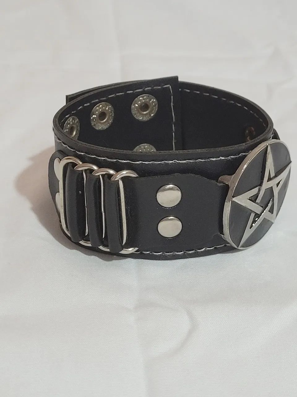 Pulseira Couro Metal/Gótico Pentagrama - Regulável  - Foto 3