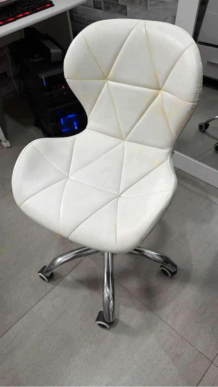Computador com mesa e cadeira  - Foto 5