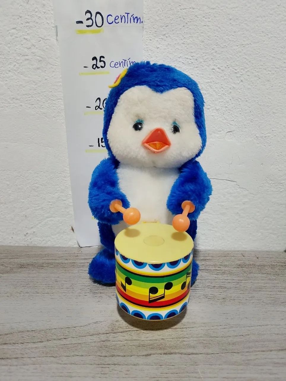Pinguim antigo dos Anos 1980 Funcionando 