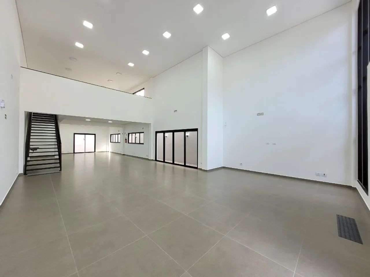 Sala para alugar em Maringá, Zona 04, com 199 m² - Foto 2