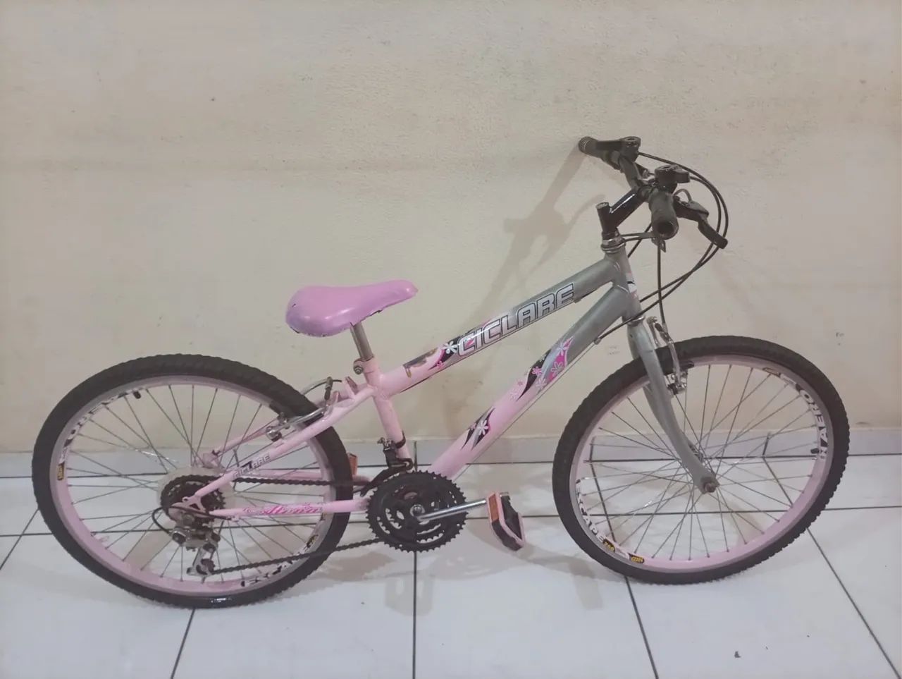Vende-se bicicleta feminina 18 marchas, aro 24 aero toda revisada