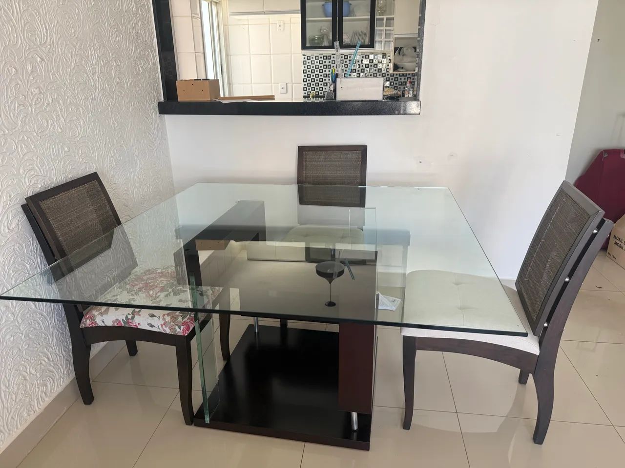 Mesa Germán em madeira e tampo de vidro  - Foto 2
