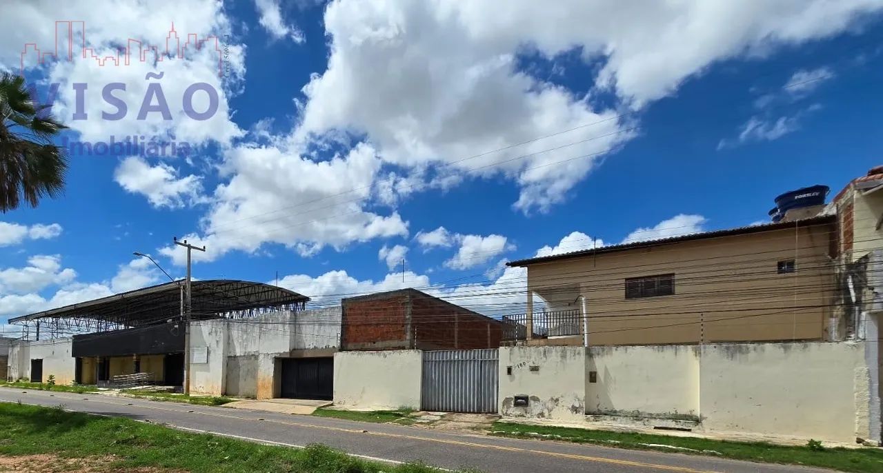 VENDE-SE CASA DUPLEX EM UMA ÁREA COMERCIAL E RESIDENCIAL - Foto 2
