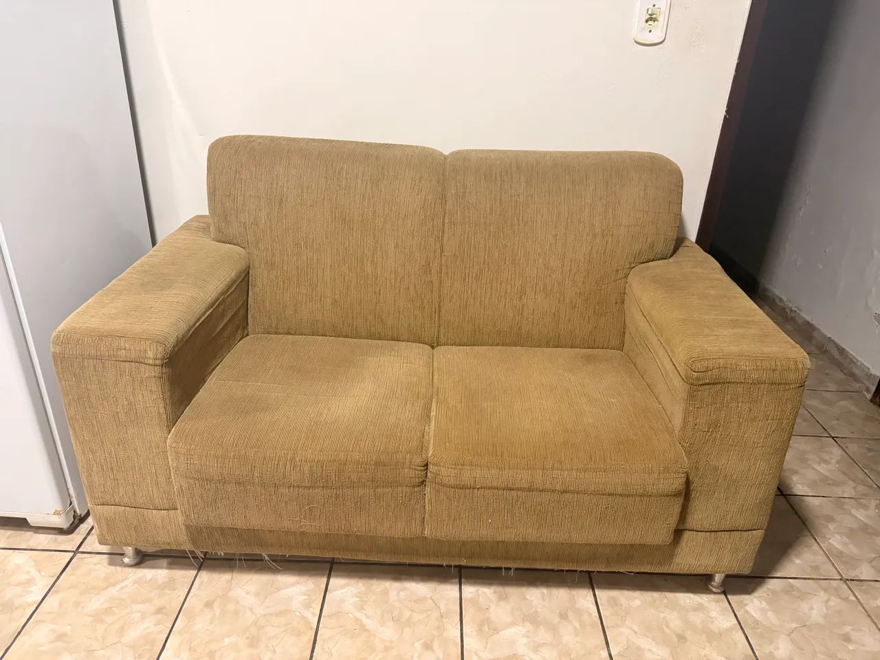 VENDE SE SOFÁ DE TRÊS E DOIS LUGARES - Foto 2
