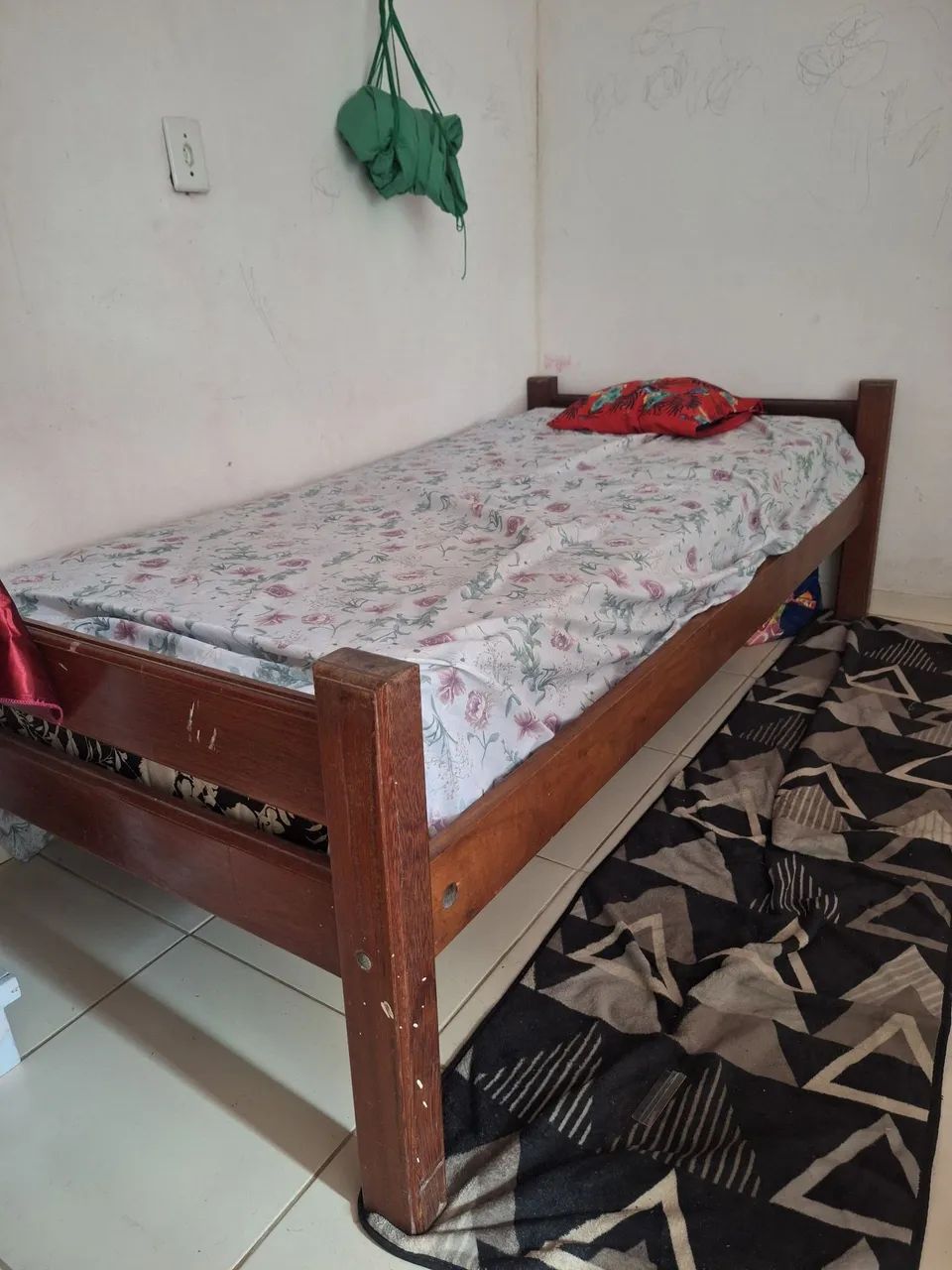 Cama de madeira solteiro (com colchão) - Foto 3