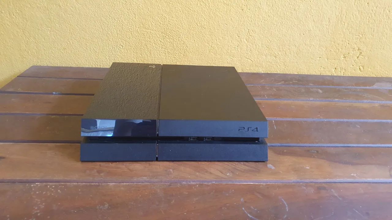 Ps4 Fat com 2 jogos e 1 controle - Foto 2