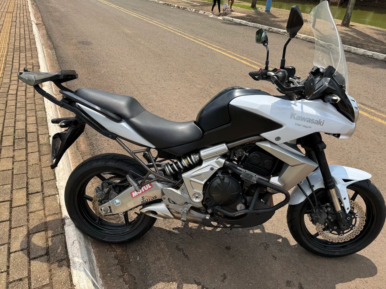 Kawasaki versus 650 ABS  - Foto 3