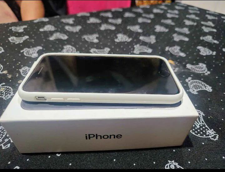 Vende-se IPhone SE, 2°  Geração (2020) - Foto 2