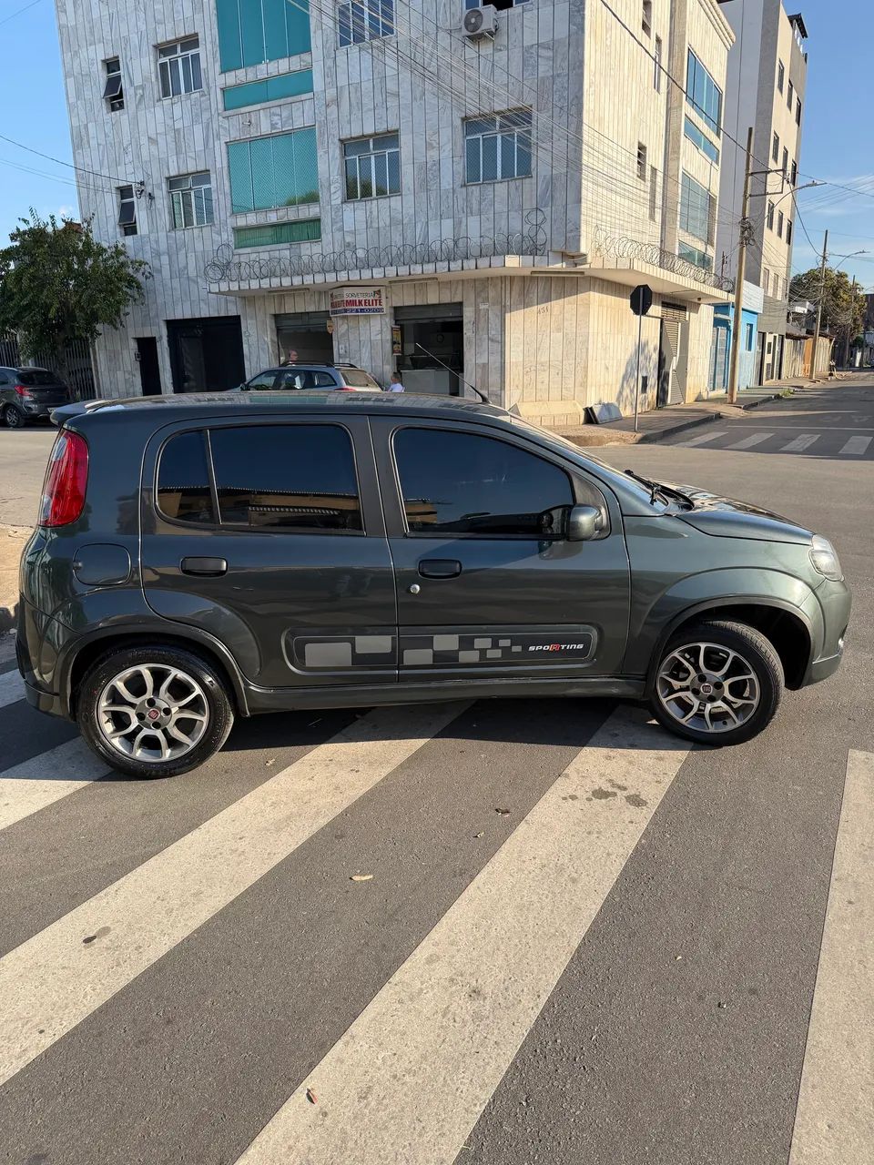 Fiat Uno Sporting 1.4 EVO Fire Flex 8V 4P 2012 - Foto 4