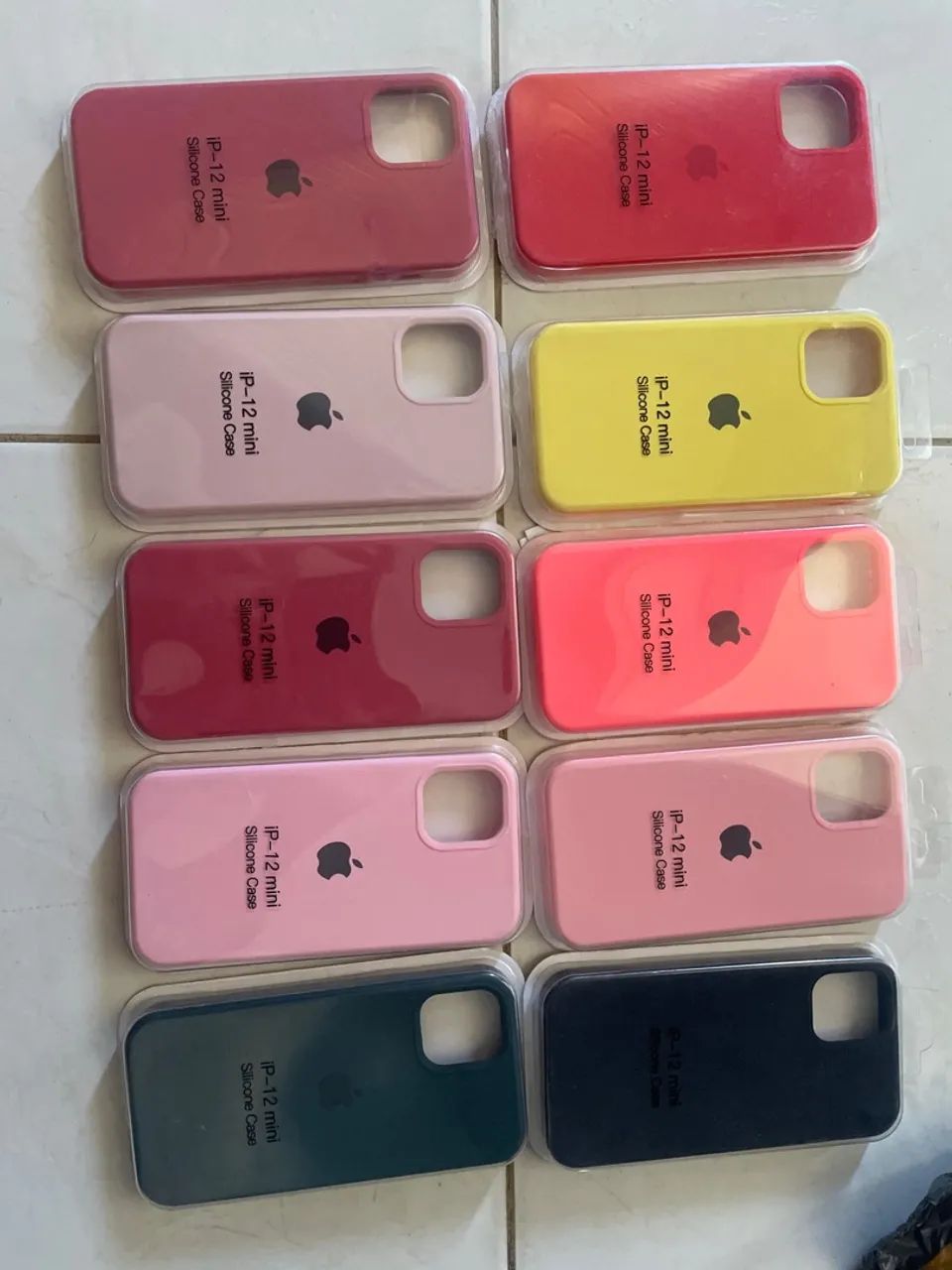 Kit com 10 Capinhas para iPhone 12 Mini  por R$80