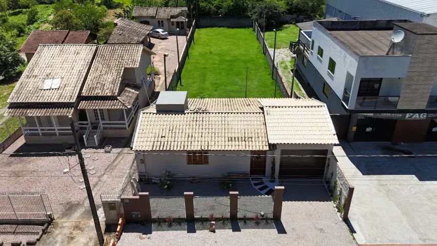 Terreno comercial com edícula 